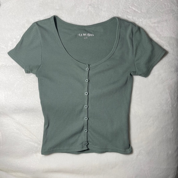 New!✨ Harlow Button Top - Picture 2 of 4